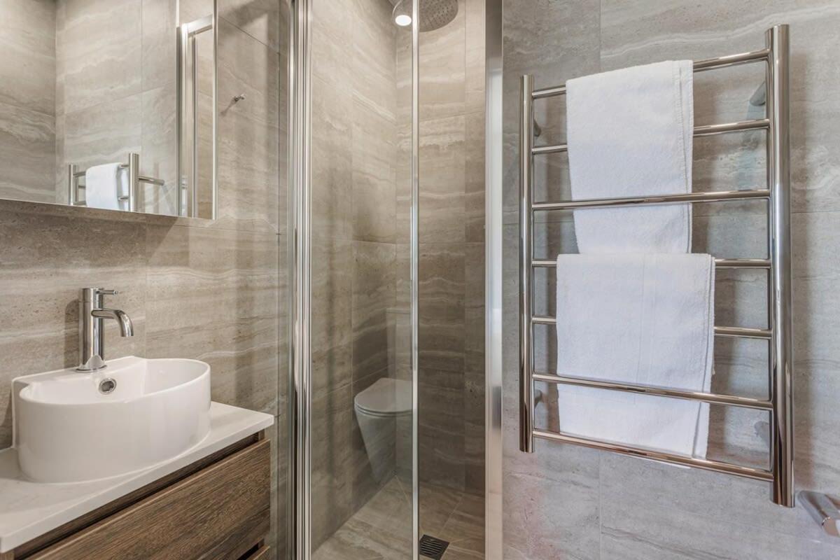 Fresh & Sleek Grey Lynn Unit With Private Patio Leilighet Auckland Eksteriør bilde